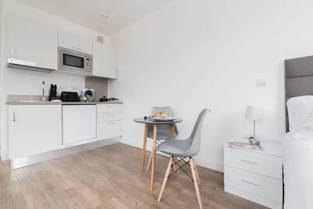 Spacious And Elegant City Centre Studio!