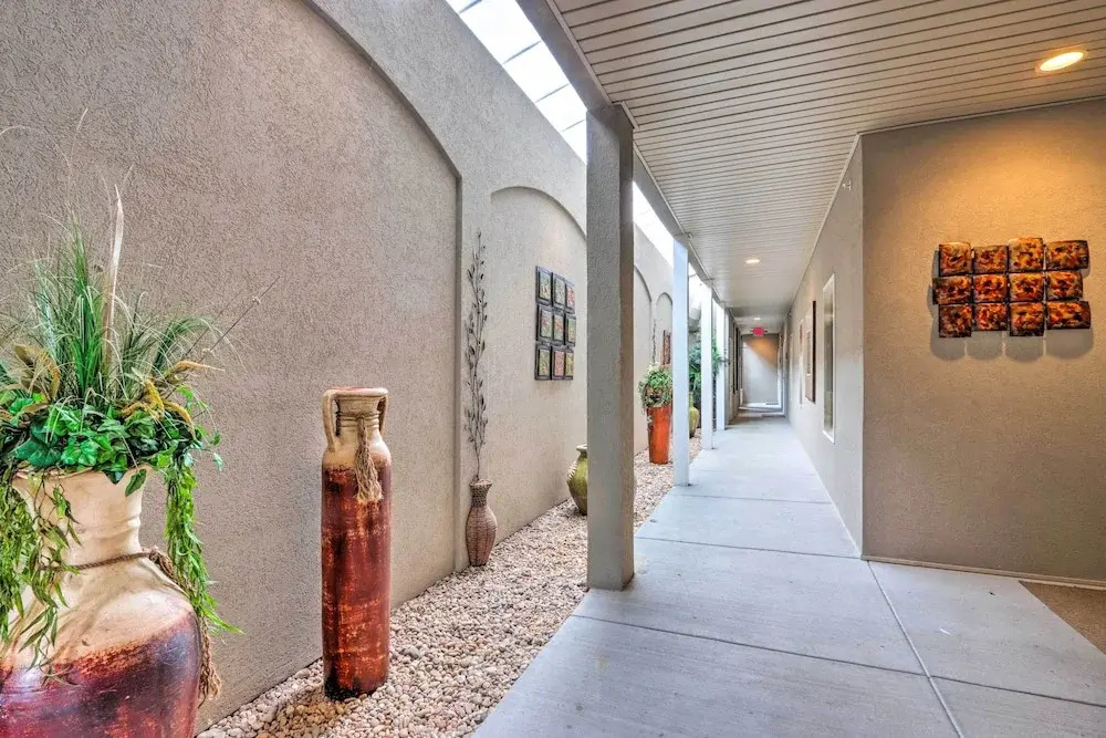 Lakefront Patio, Pool Access! Lands End Condo