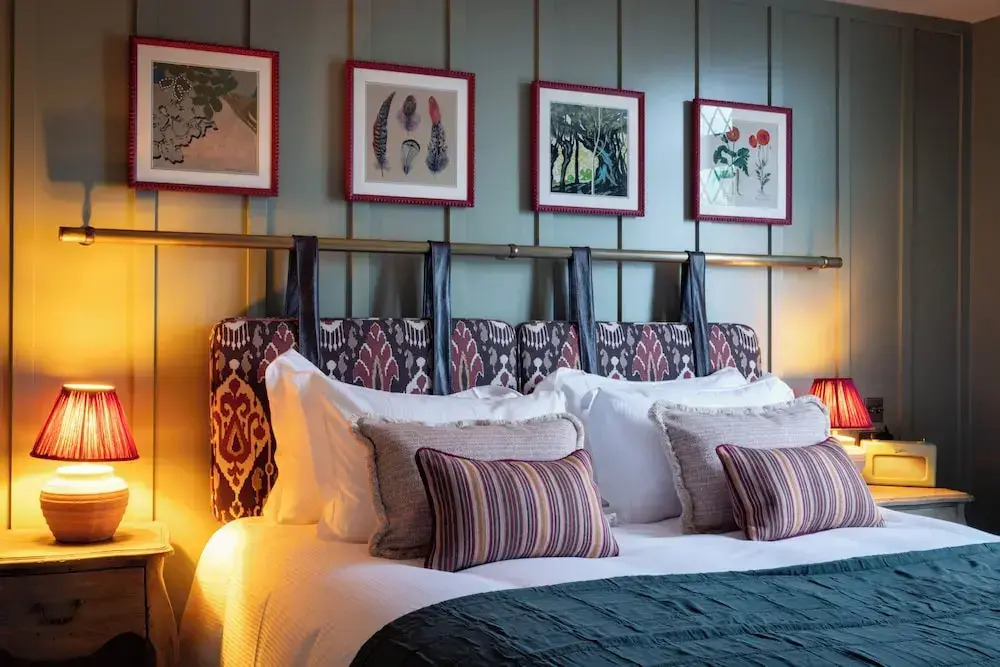 The Ragged Robin - A Heartwood Inn