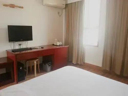 Wuhan Tianlun Holiday Hotel (Panlongcheng Jiahai Industrial Park)(武汉天伦假日宾馆（盘龙城佳海工业园店）)