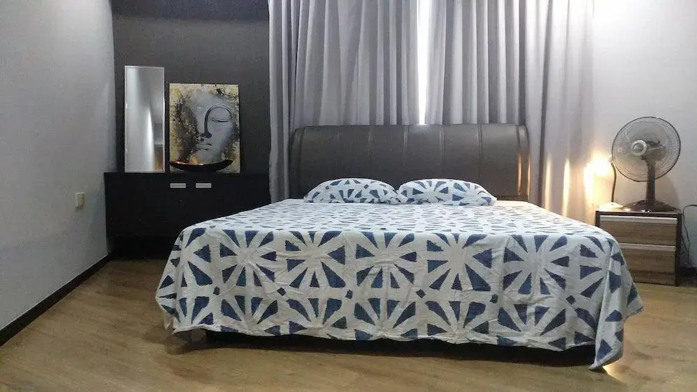 PJ8 Service Suite 2 Bedrooms Near Train Station