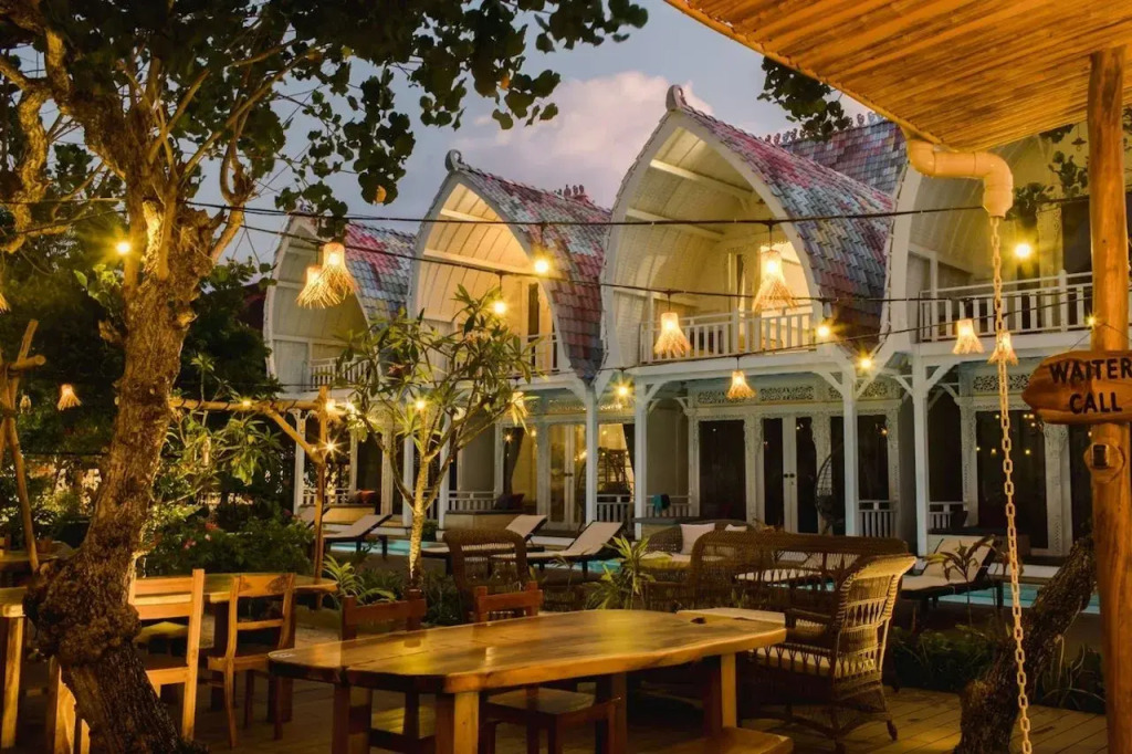 Mambo Beach Resort