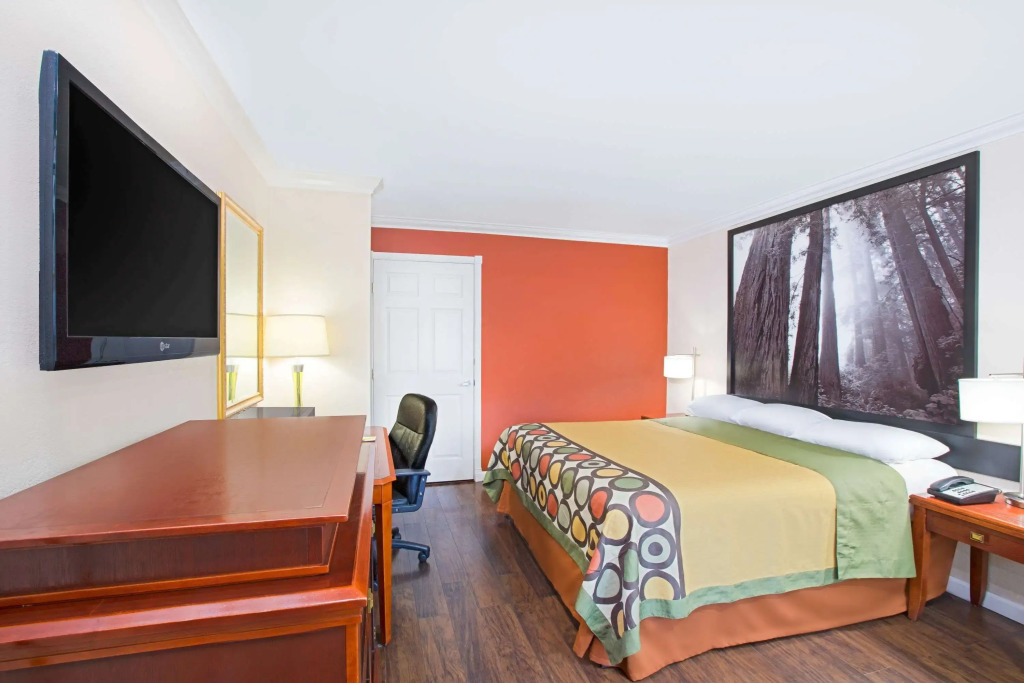 The Orchard Hotel Ukiah Wine Country Free Breakfast, Pool, & Hot Tub
