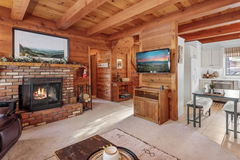 The Lakehouse Cabin