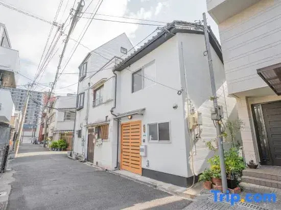 [Fuyuan Pavilion] 8min walk to Jinri Station, 1 min by tram to Osaka Castle, 6min to Kuromon Market