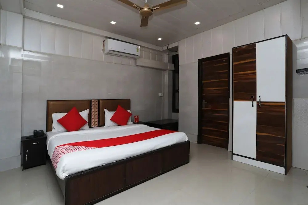OYO 36011 Qlark Stay