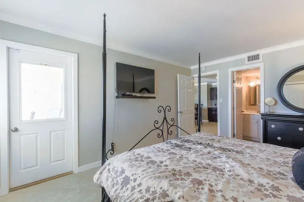 Gulf Shore Condo #301 - 2 Br condo by RedAwning