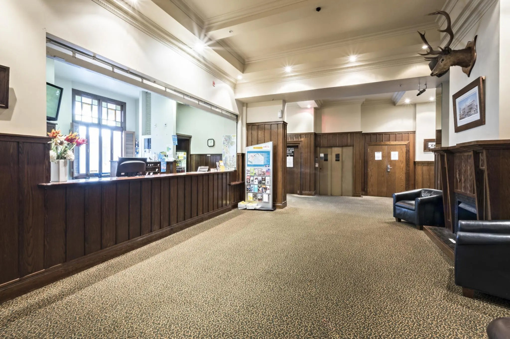The Cambridge Hotel & Backpackers