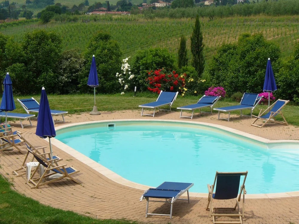 Restful Farmhouse with Pool near Forest in Vinci