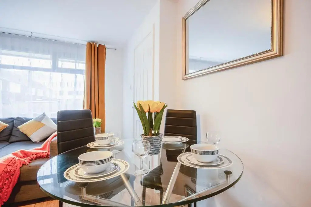 THE QUINTON - LONG STAY OFFER - FREE Parking