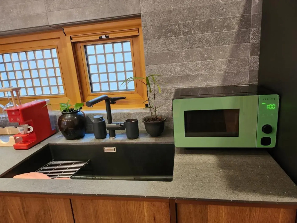 IRIRU Boutique Guesthouse - Hanok Korean traditional house