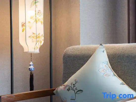 Till Bright Hotel, Shaoyang high -speed rail station