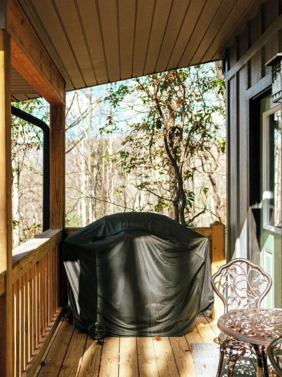 Wayah Ridge Escapes