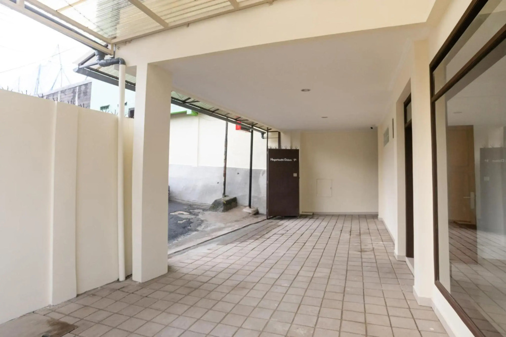 Hotel O Hegarbudhi Residence