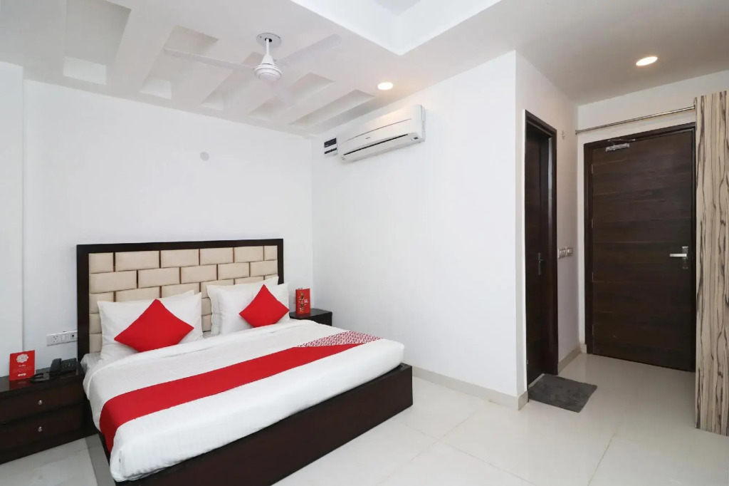 OYO 63150 City House