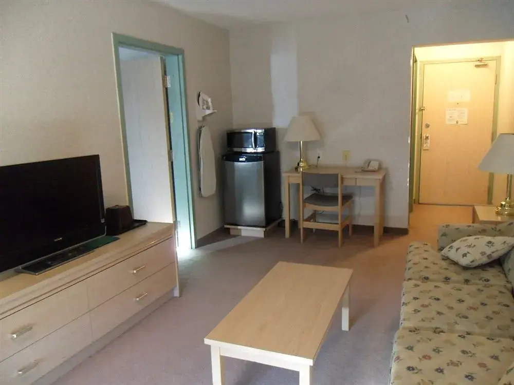 Bay Hill Inns & Suites
