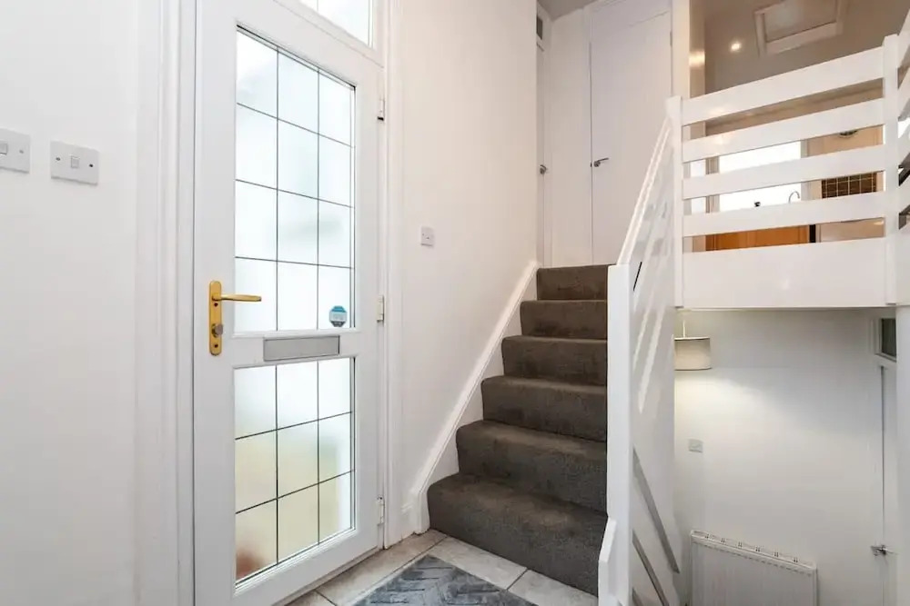 3 Bed House-free Parking-6beds