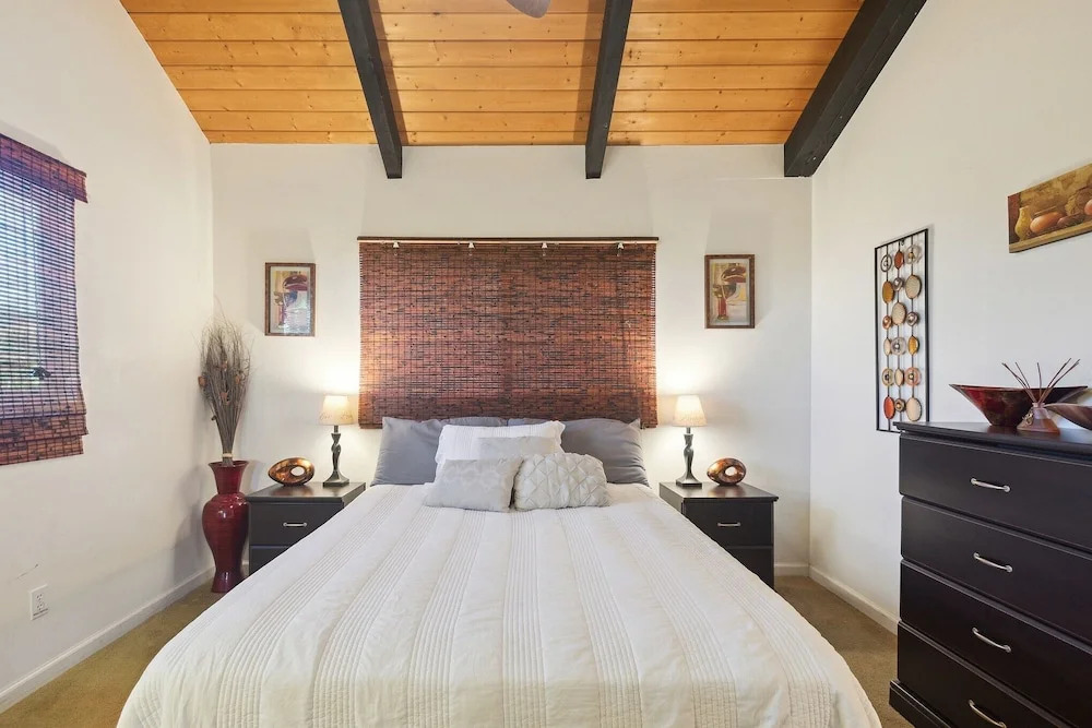 Charming Pu'ukala Sunset - Near Hiking And Golf 1 Bedroom Home by RedAwning