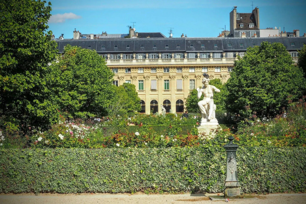 Louvre Parisian Duplex