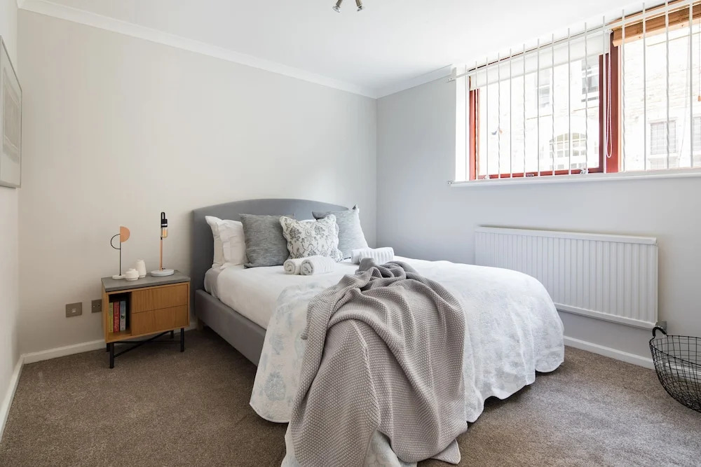 Richardsons Mews by Lime Street