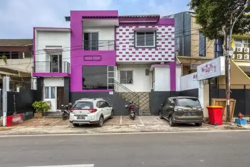 OYO 188 Wisma Nely Murni Guesthouse