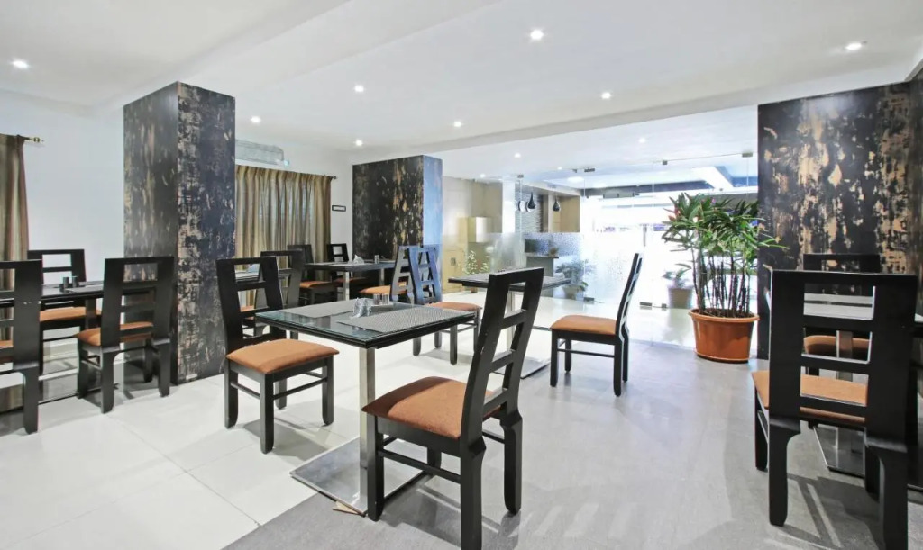 Itsy Hotels Jansi Residency