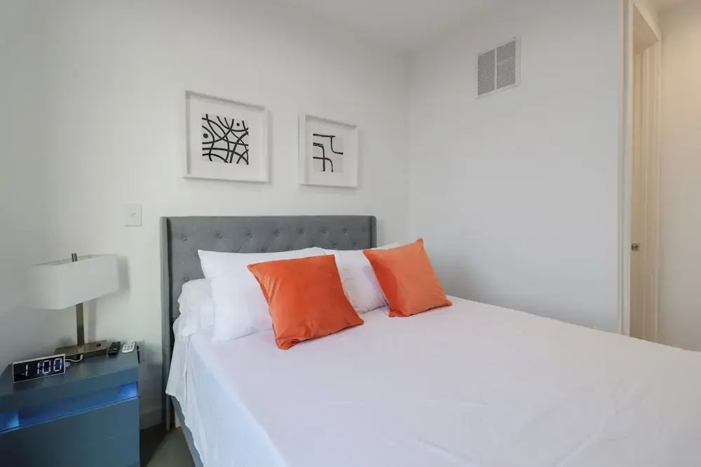 Unit 9: Luxe 2BR Penthouse | Sleeps 6