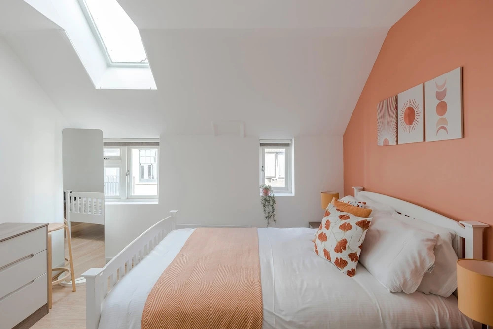 Wonderland - Fitzrovia - by Frankie Says