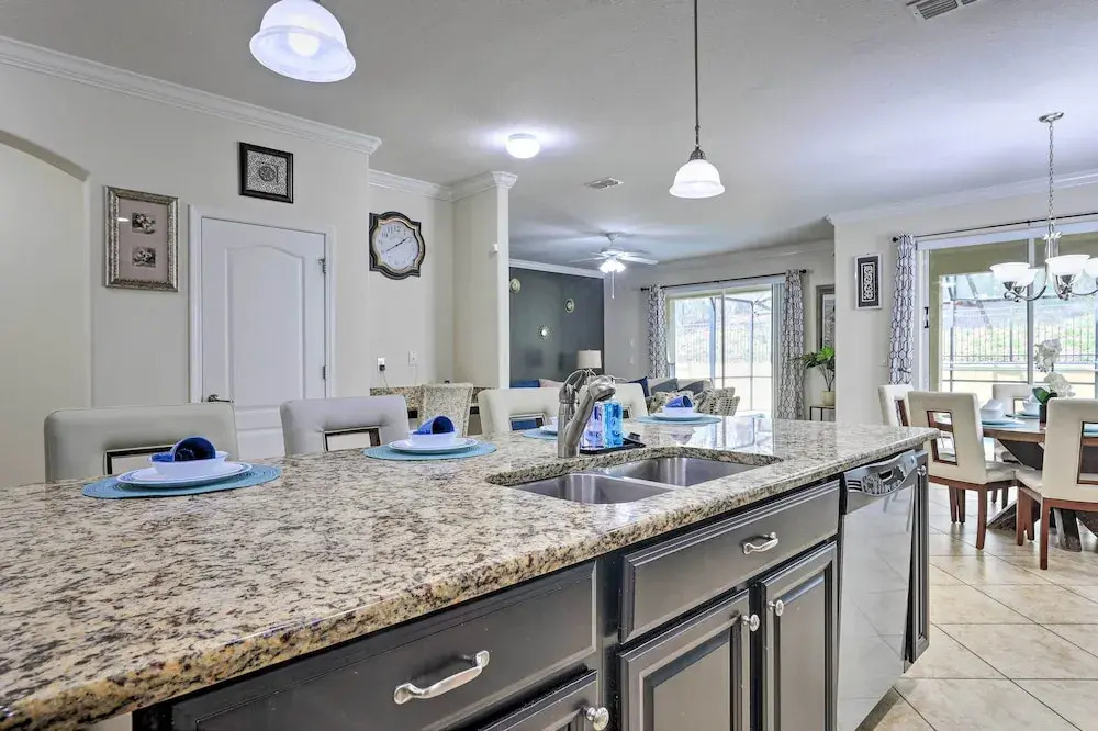 Poolside Oasis in Paradise Palms: 6 Mi to Disney!