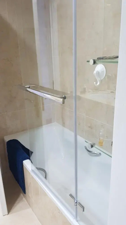 Modern 2 Bed ,2 bathroom refurbished apartment , outstanding sea and golf views