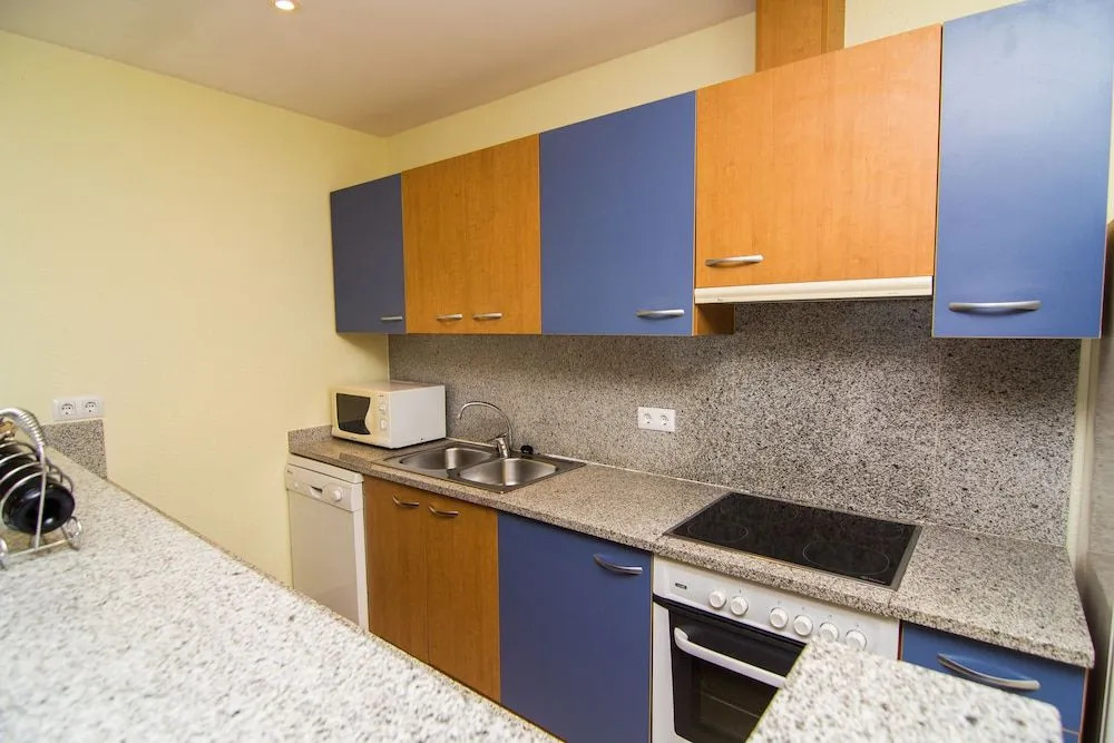 Agi Rodas Apartments