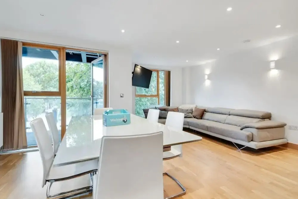 City Center Located & Modern 2 bed Flat Apartment!