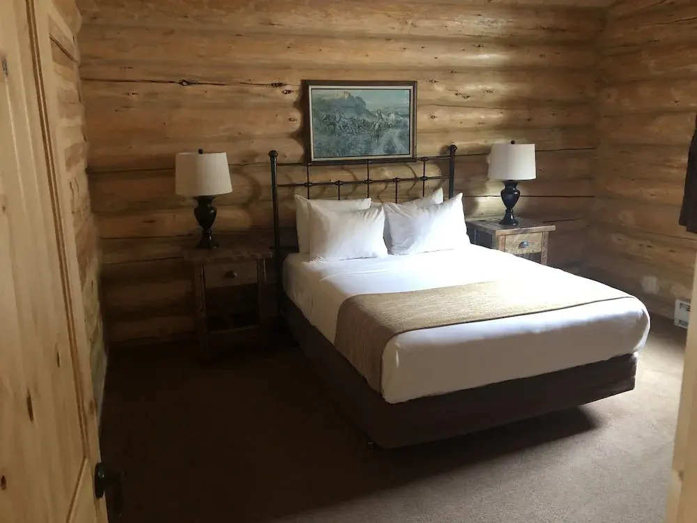 Roosevelt Hotel & Cabins - Yellowstone