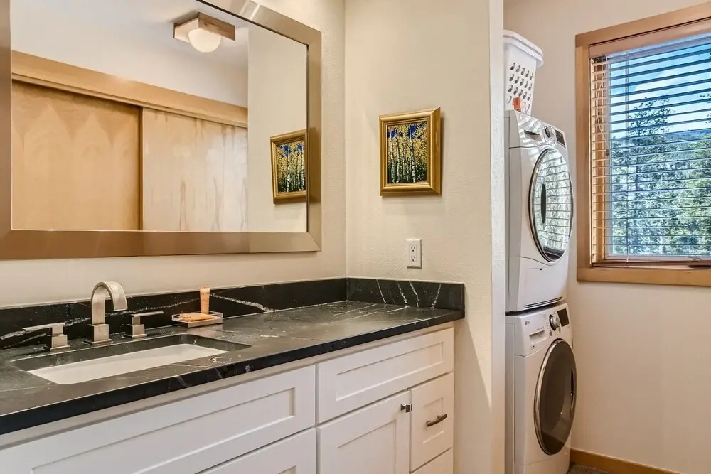 2084 The Pines 3 Bedroom Condo by RedAwning