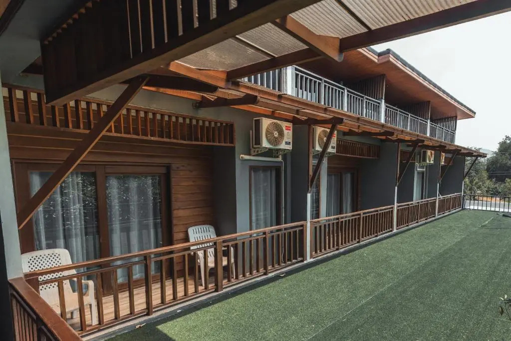 Lanta Ray Bay Hotel