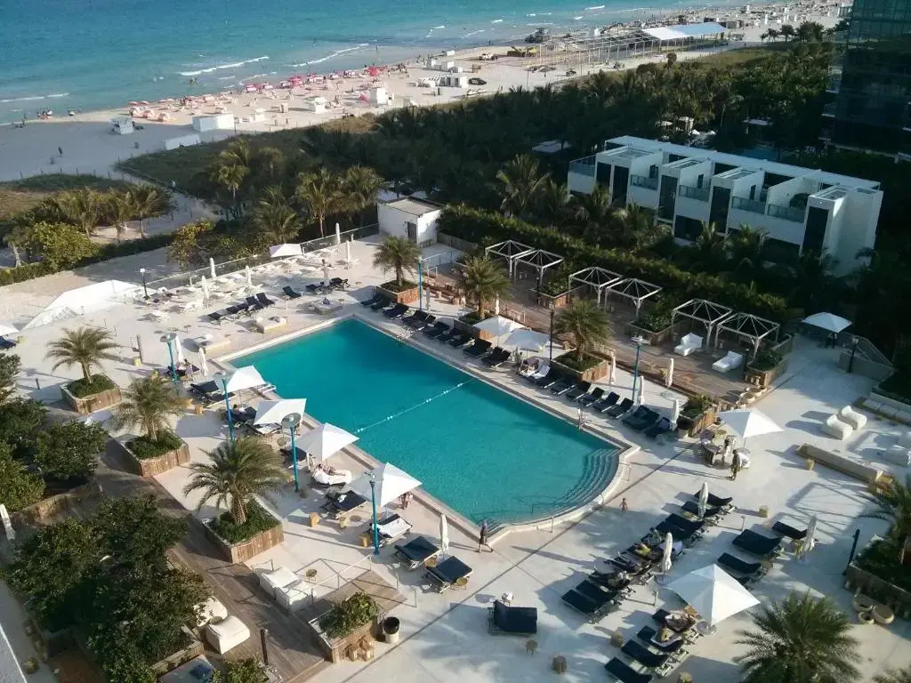The Roney Palace Condo #1006 - Minimum rental period of 30 days