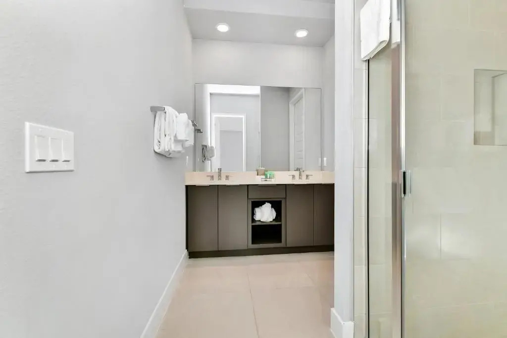 Cozy Condo near Disney w Hotel Amenities - 7770 - 23-109