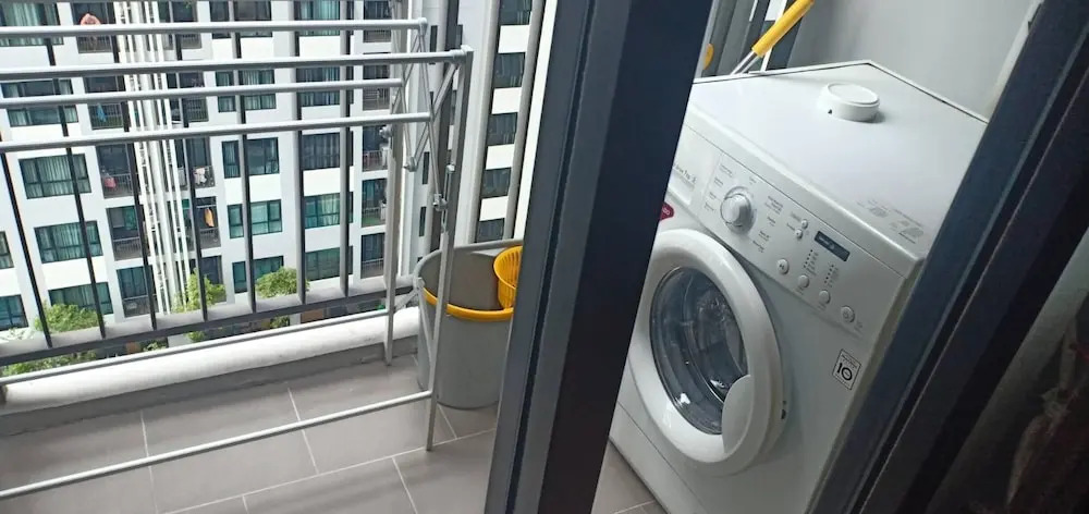 Base Pattaya - One BR Condo with pool view near Central Festival Pattaya