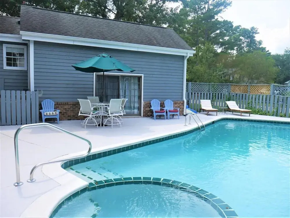 Gray House at Pawleys - 3 Br Home