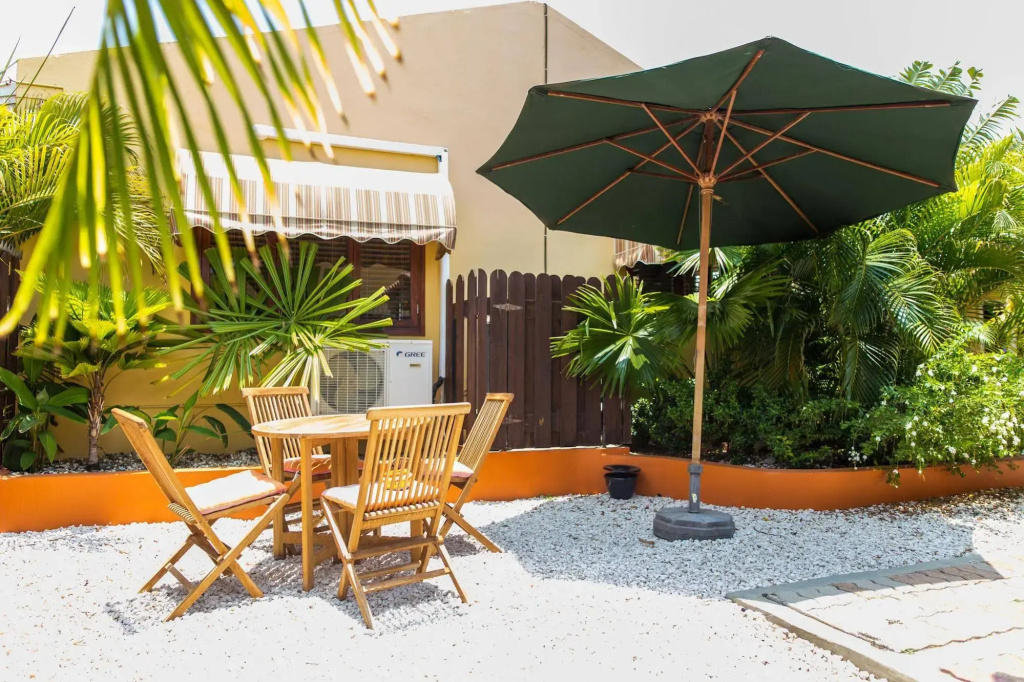 Cariñas Studio Apartments