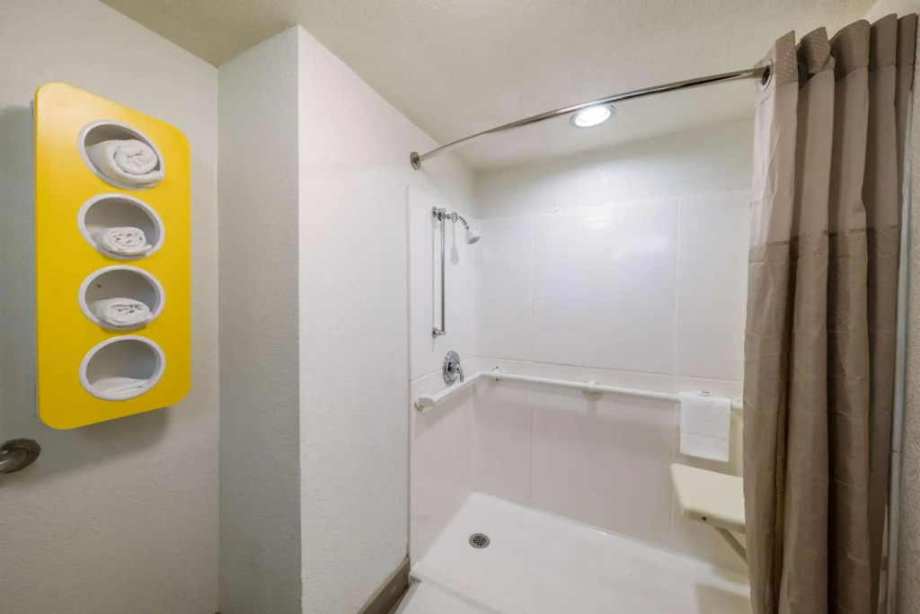 Motel 6-Dallas, TX - Farmers Branch