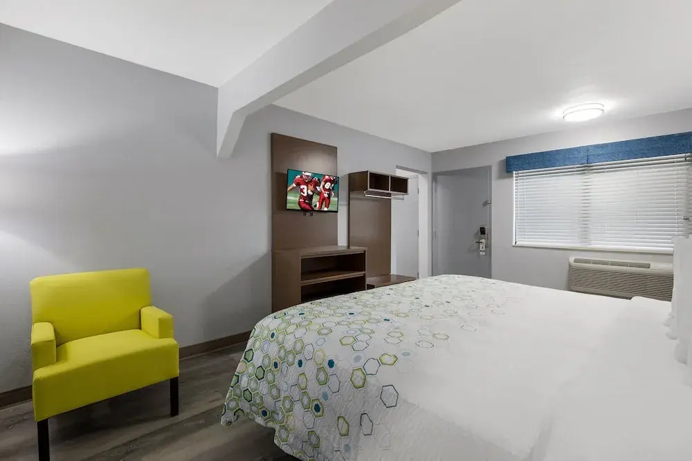 Motel 6 Orange