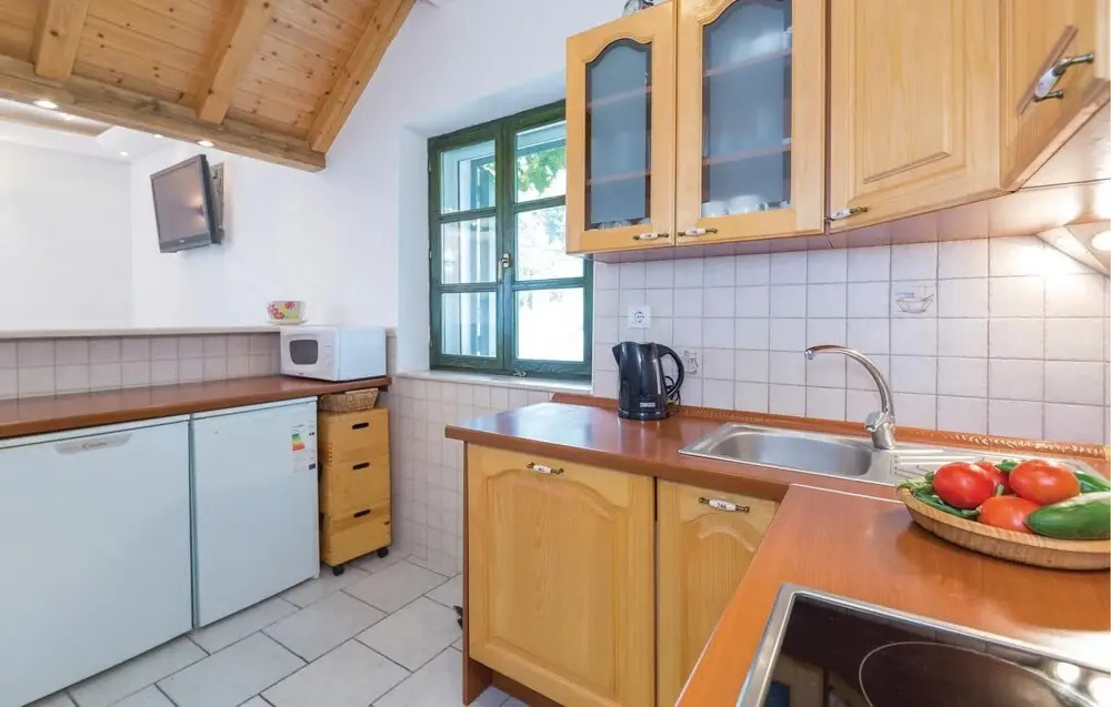 Beautiful Home in Baska Voda with Hot Tub & 3 Bedrooms