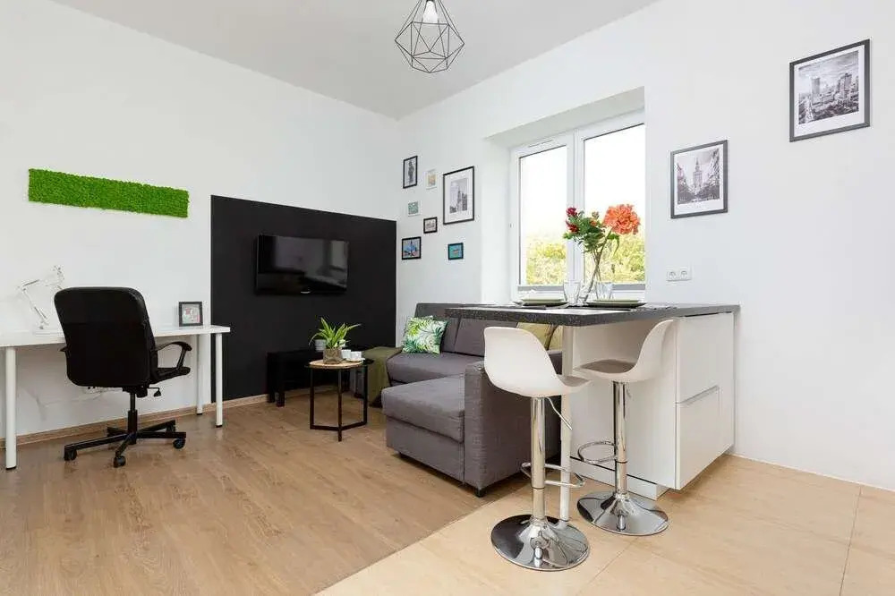 Elegant & Homely Apartment By Renters
