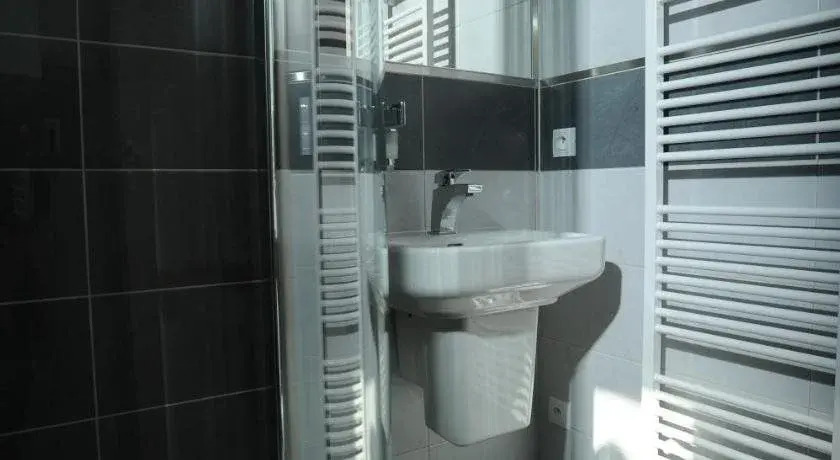 Black Bridge Hotel Apartment