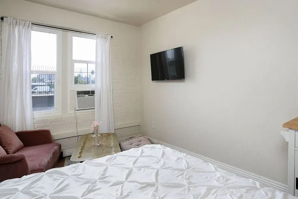 CDC Cleaning Standard! Studio Near Hollywood