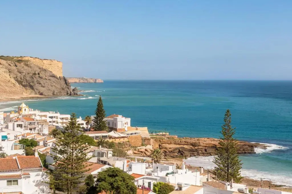 CoolHouses Algarve Luz, 5 bed villa & pool, Casa N