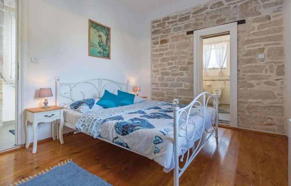 Gorgeous Home In Peruski