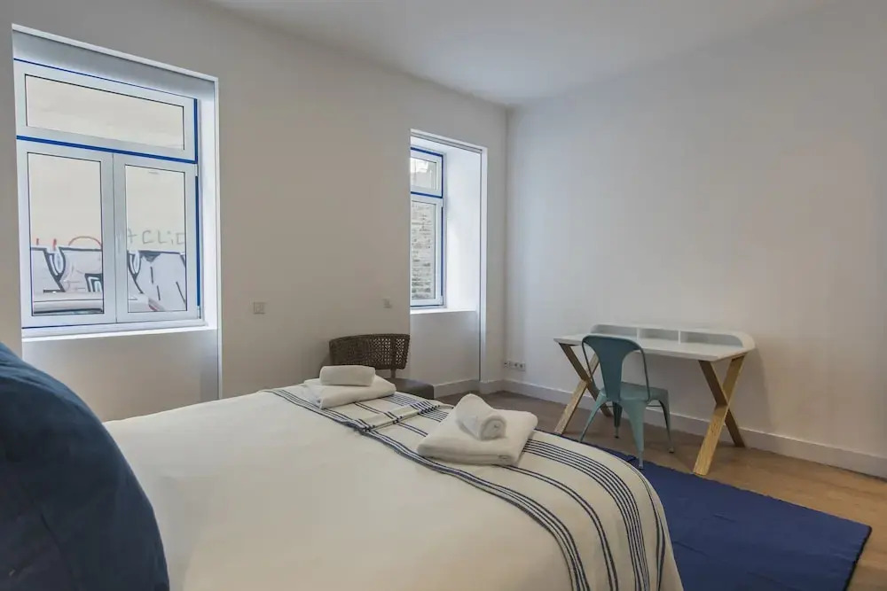 High Ceiling Duplex Apt Cais do Sodre