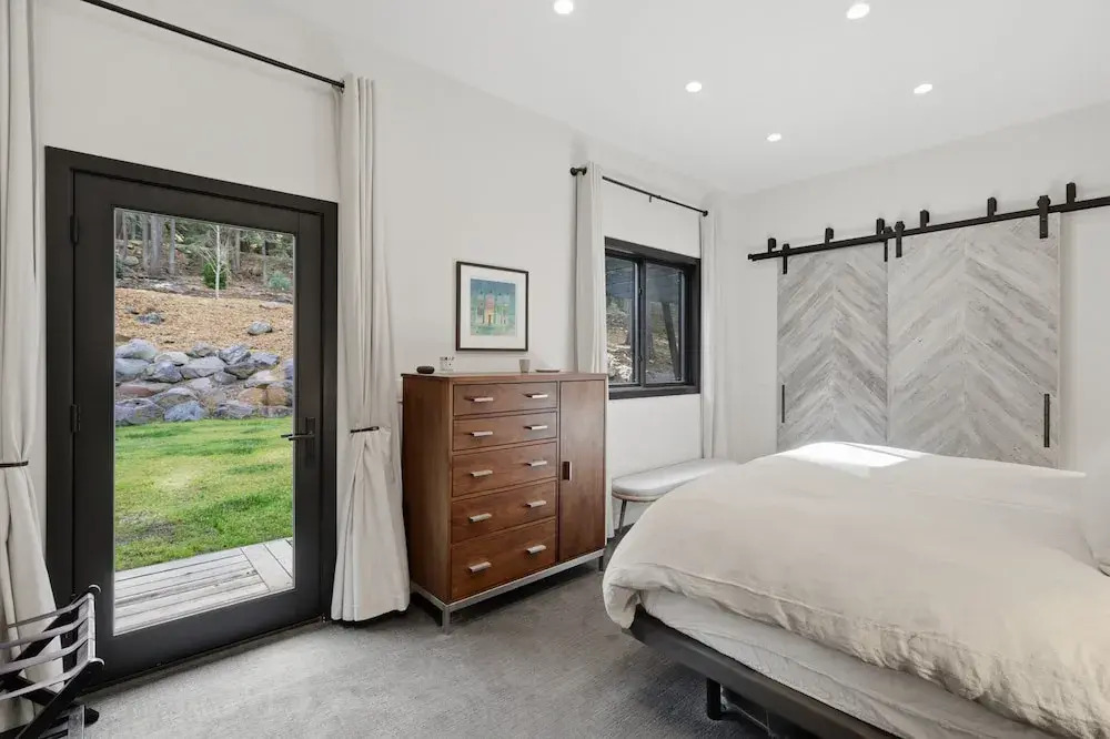 Sierra Sanctuary With Hot Tub 5 Bedroom Home